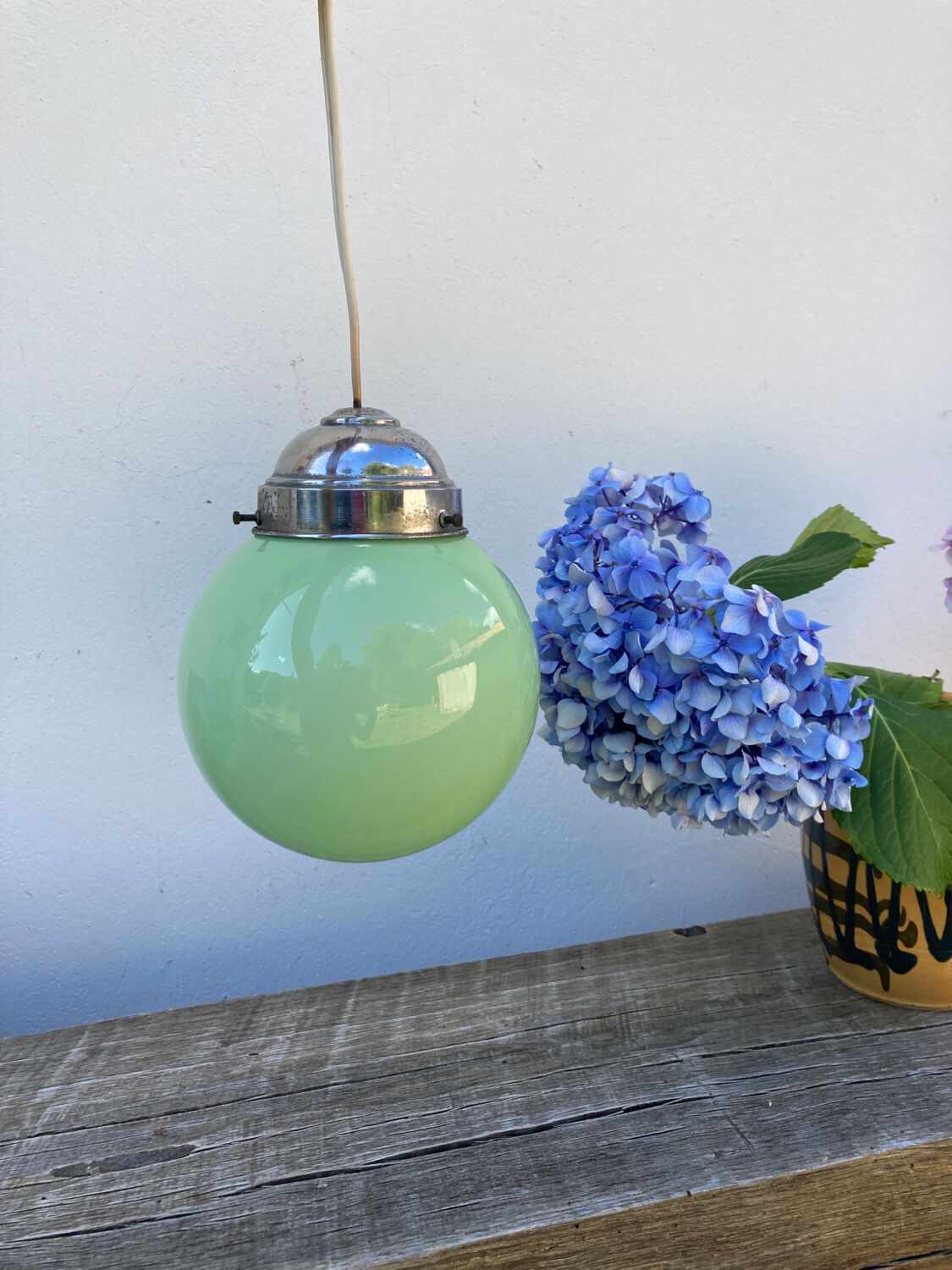 Suspension ball in art deco green glass 1930