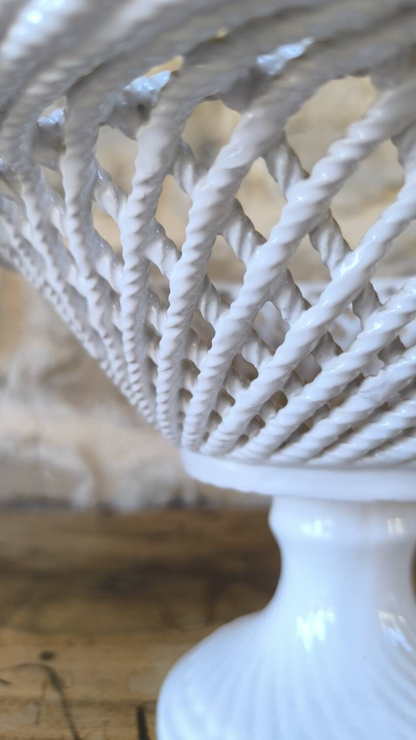 Fruit bowl in woven ceramic