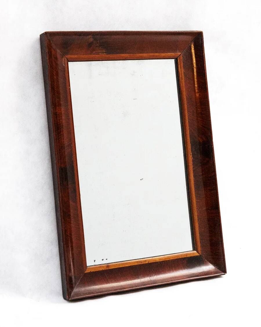 Petit miroir rectangulaire en placage d’acajou, fin XIXe siècle
