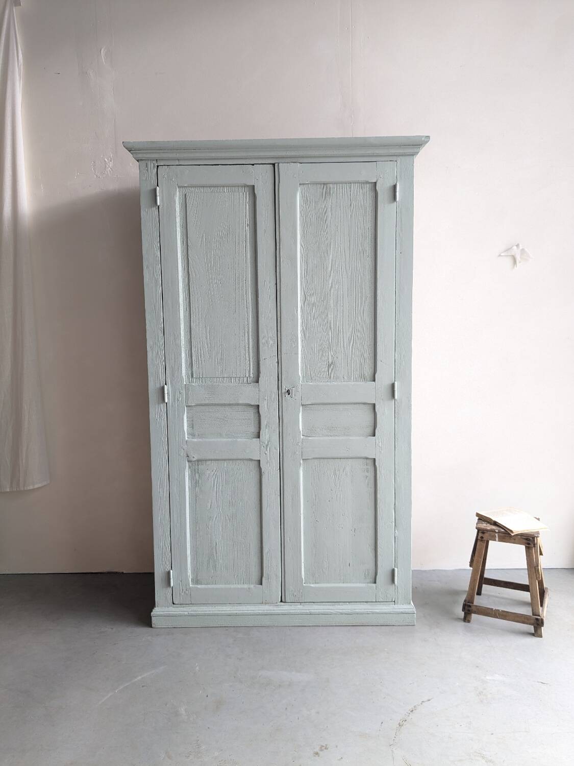 Armoire parisienne