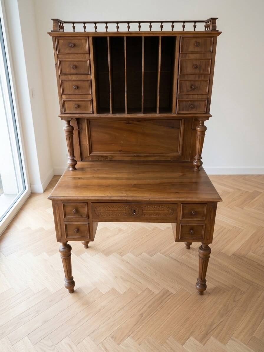Classic wooden tiered desk