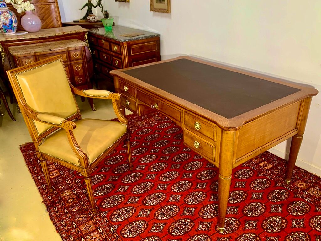 Louis XVI desk in cherry wood and gilded bronzes