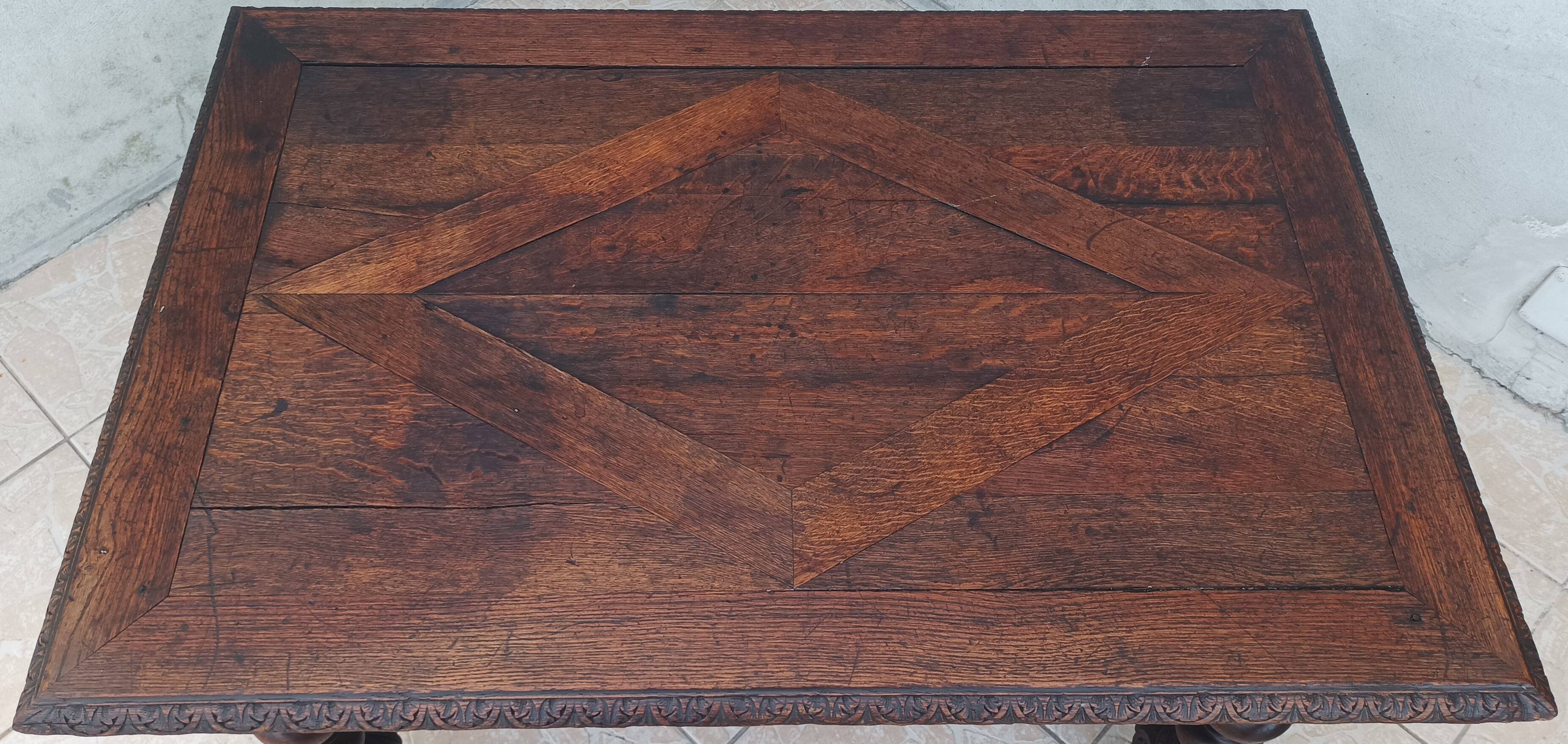 Bureau Louis XIII en chêne 19ème