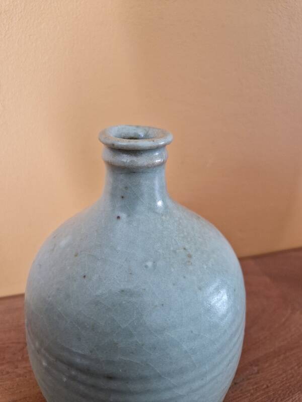 Vase, bouteille, soliflore en grès émaillé vert, Fred Ferry