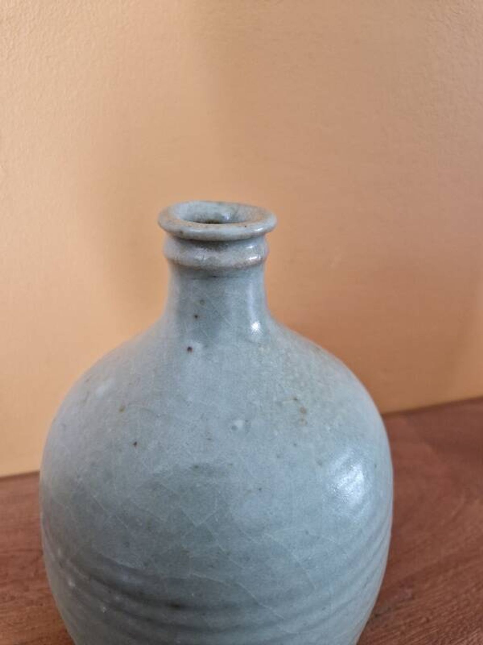 Vase, bouteille, soliflore en grès émaillé vert, Fred Ferry