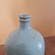 Vase, bouteille, soliflore en grès émaillé vert, Fred Ferry