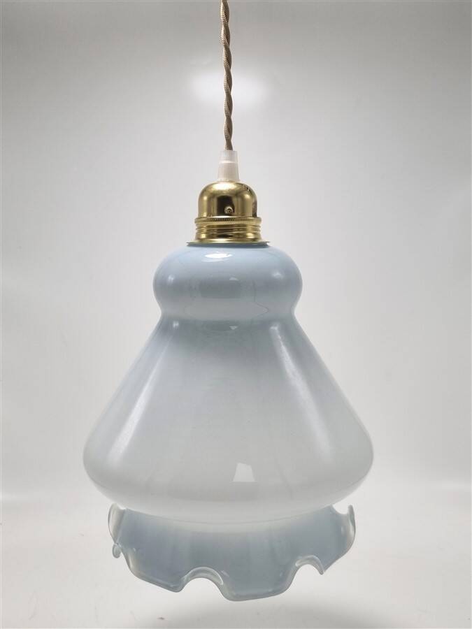 Opaline suspension