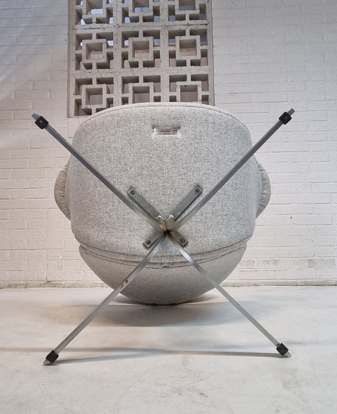 First edition Big Tulip Pierre Pailin by Artifort