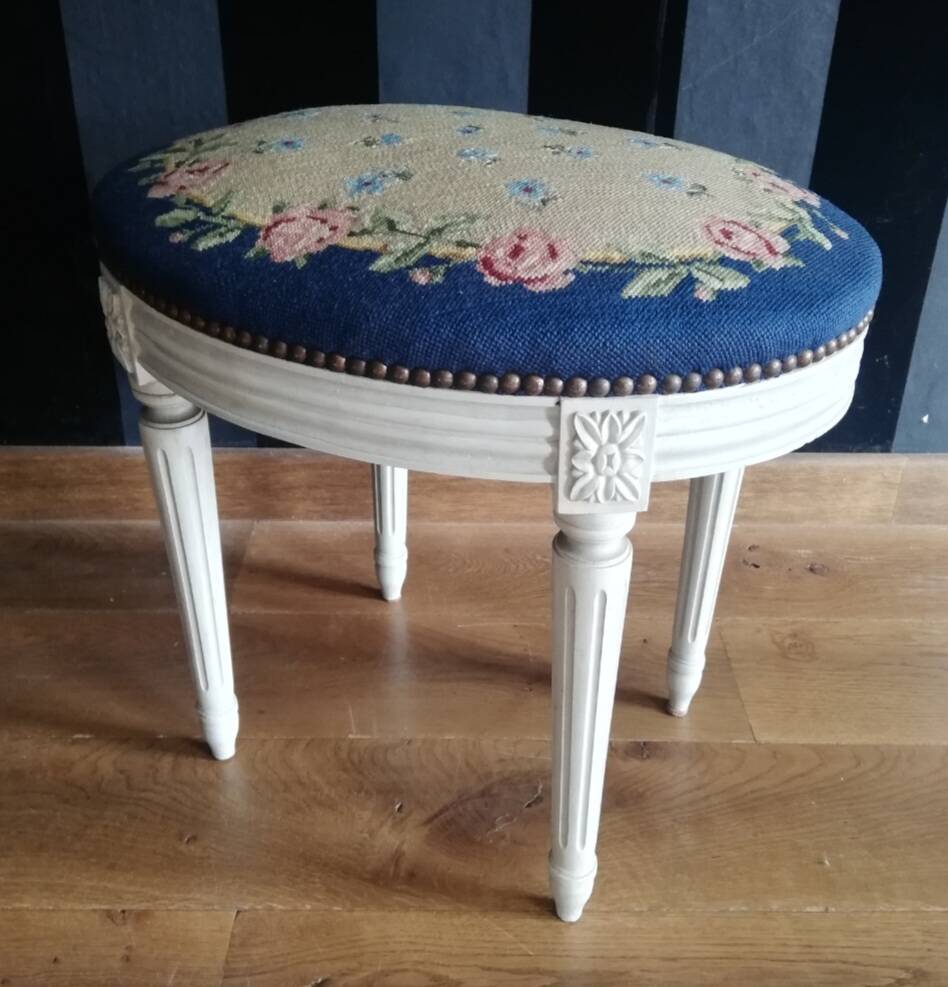 Oval stool in Louis XVI style