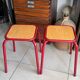 Lot de 2 tabourets d’école vintage rouges