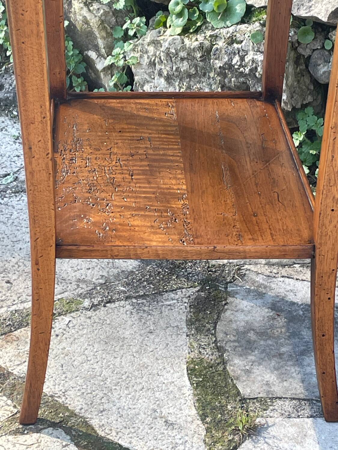 Small Louis XV period writing table in Walnut. 18th Century Period