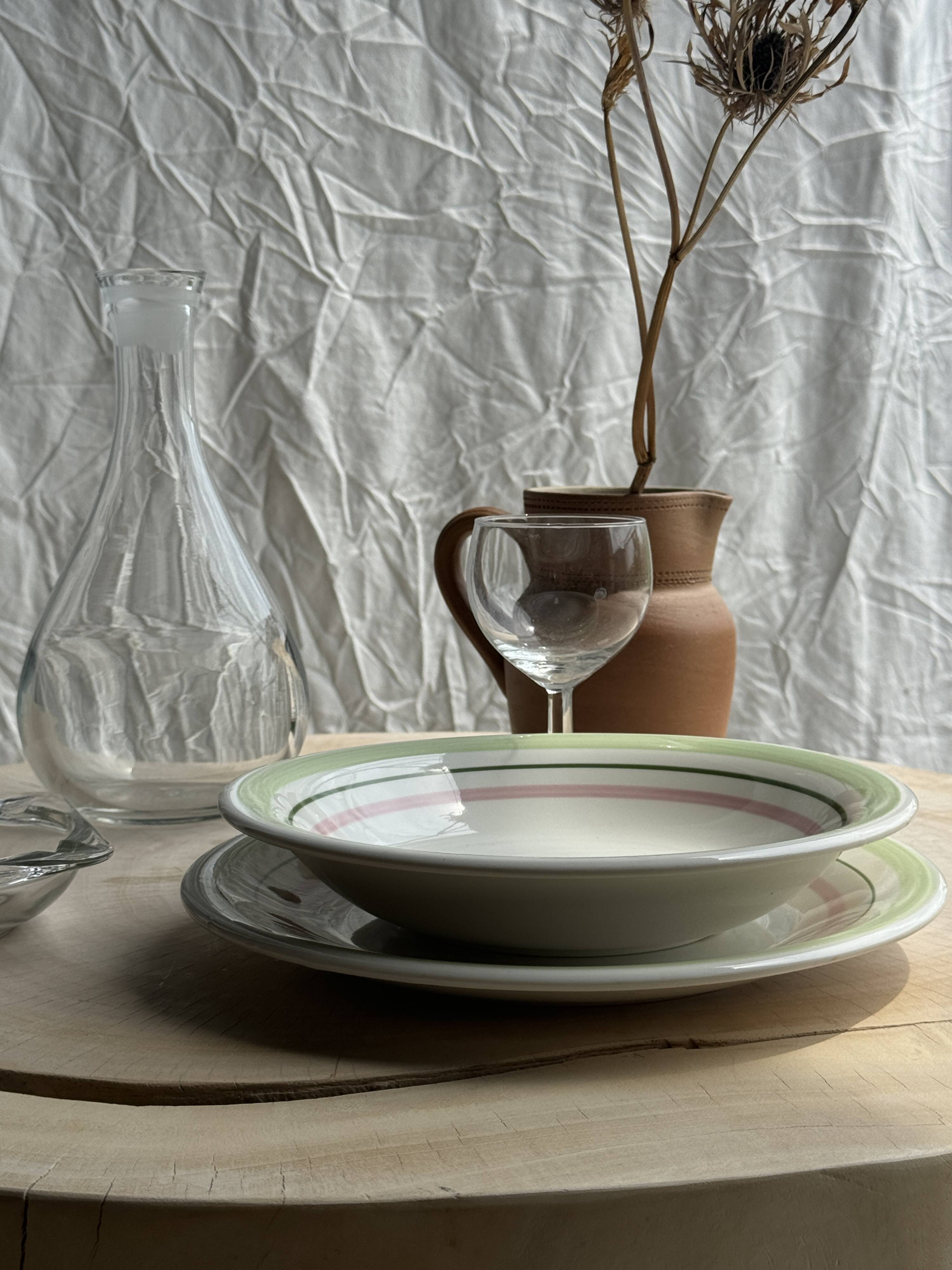 Set of 12 green and pink Italian plates