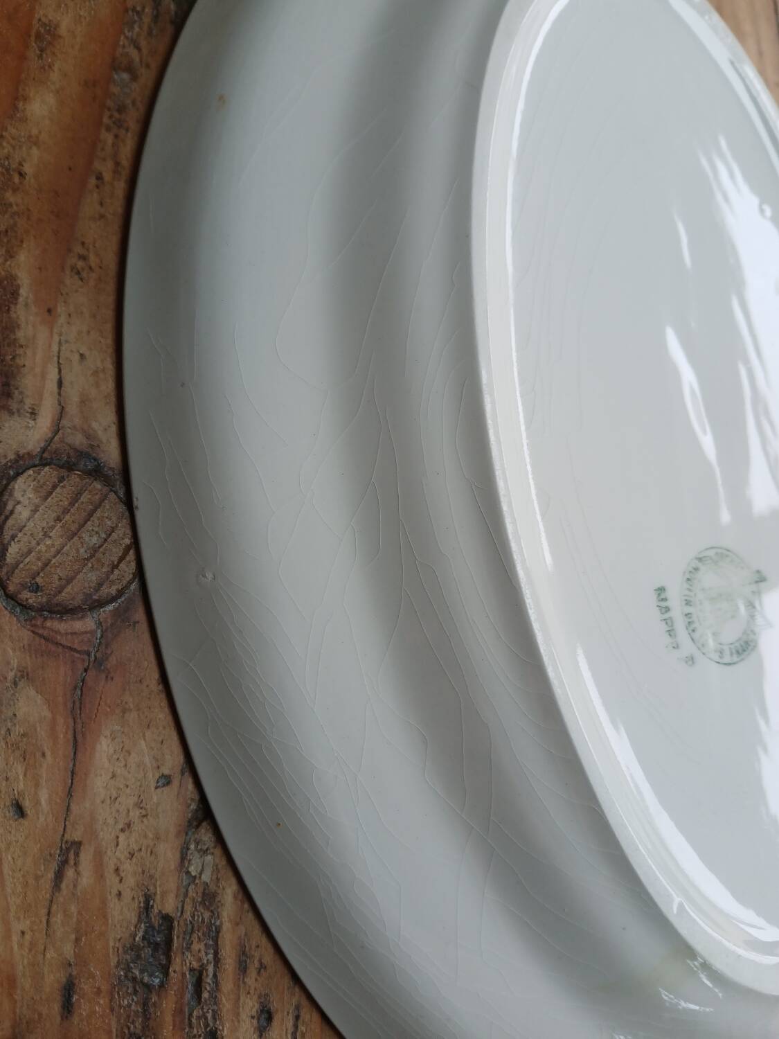 Moulin des Loups presentation dish tablecloth model