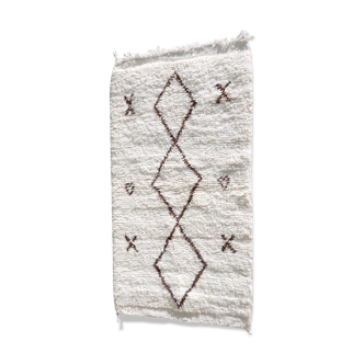 Brown and white Berber Béni Ouarain rug with diamonds in wool