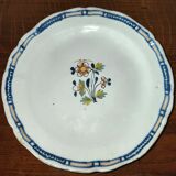 Assiette ancienne en faïence du Nord XVIIIème siècle à décor floral