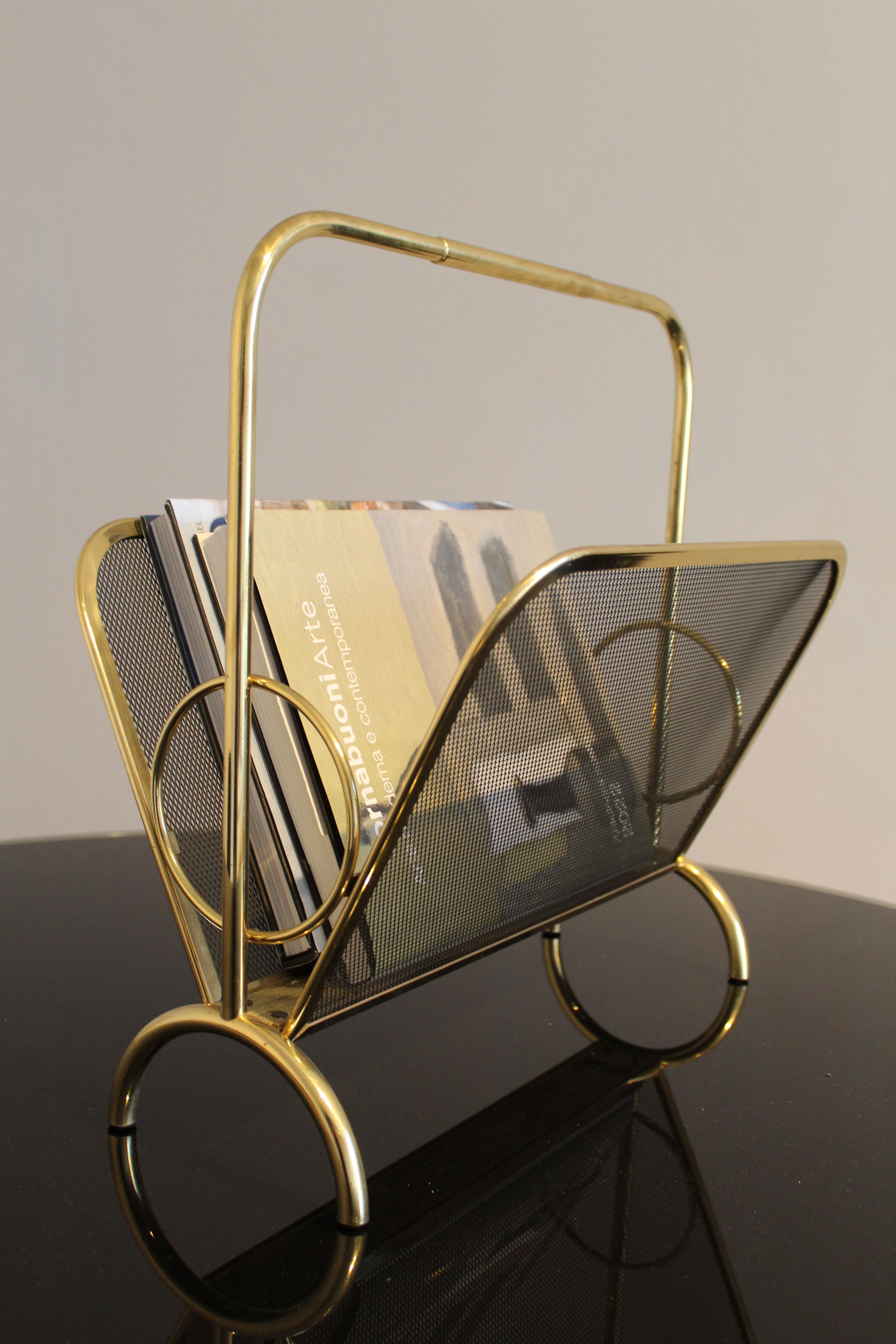 Magazine rack in brass and black lacquered metal, Italy 1970s