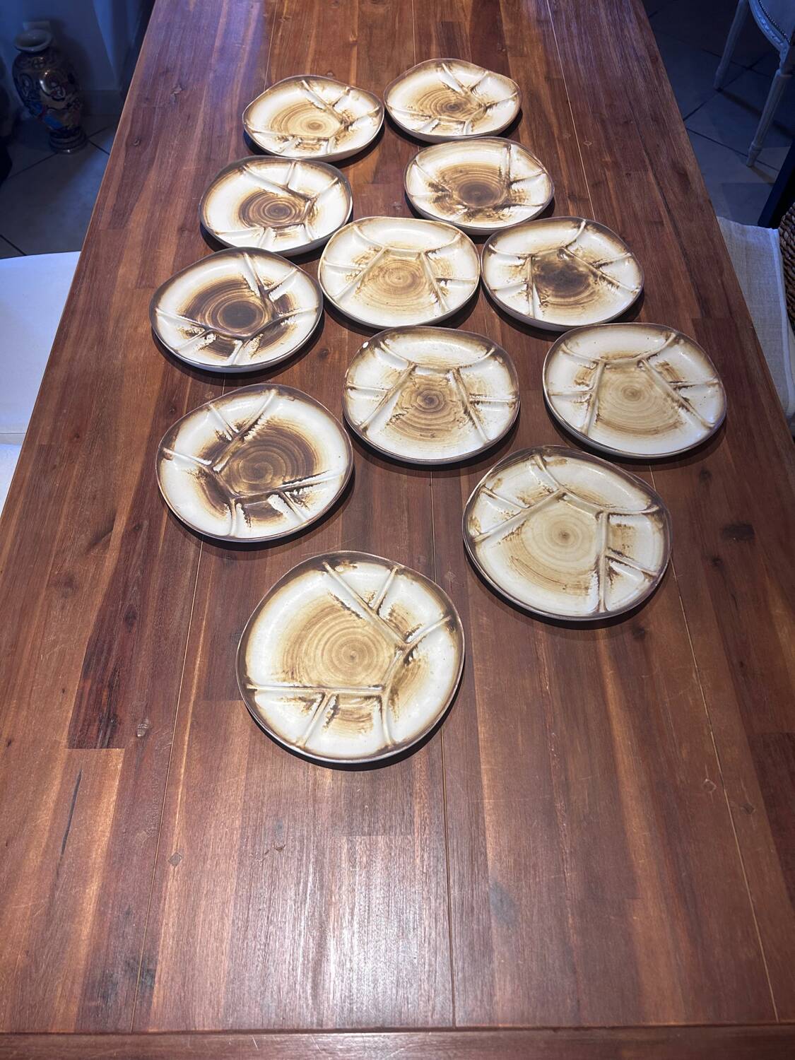 Set of 12 compartment plates in stoneware – Longchamp, France – Here