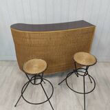 Vintage wicker bar and its two stools