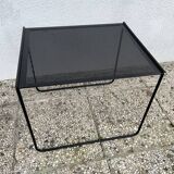 Minimalist nesting table