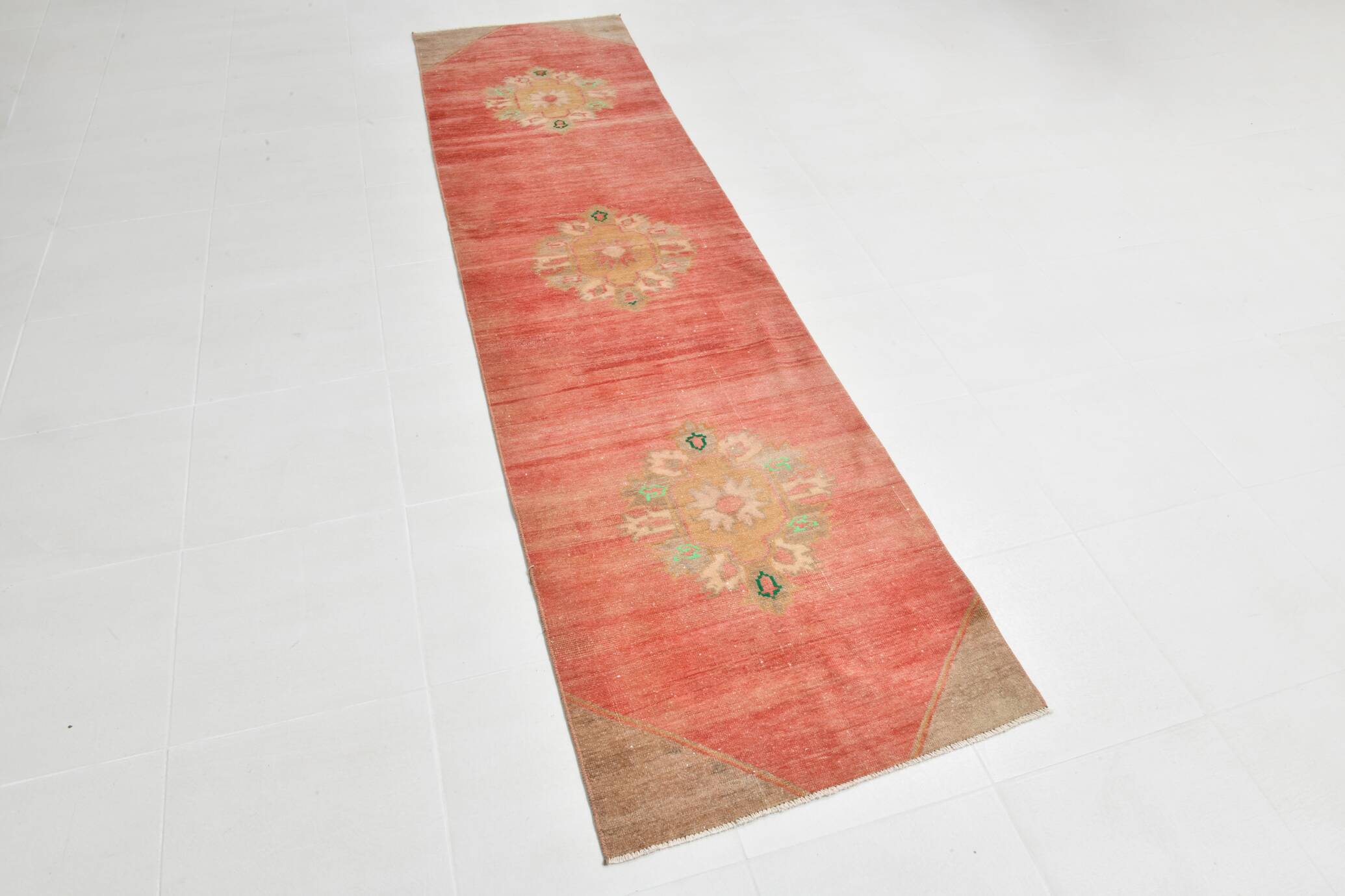 Red & Cream Classic Turkish Runner Rug, 75x296Cm