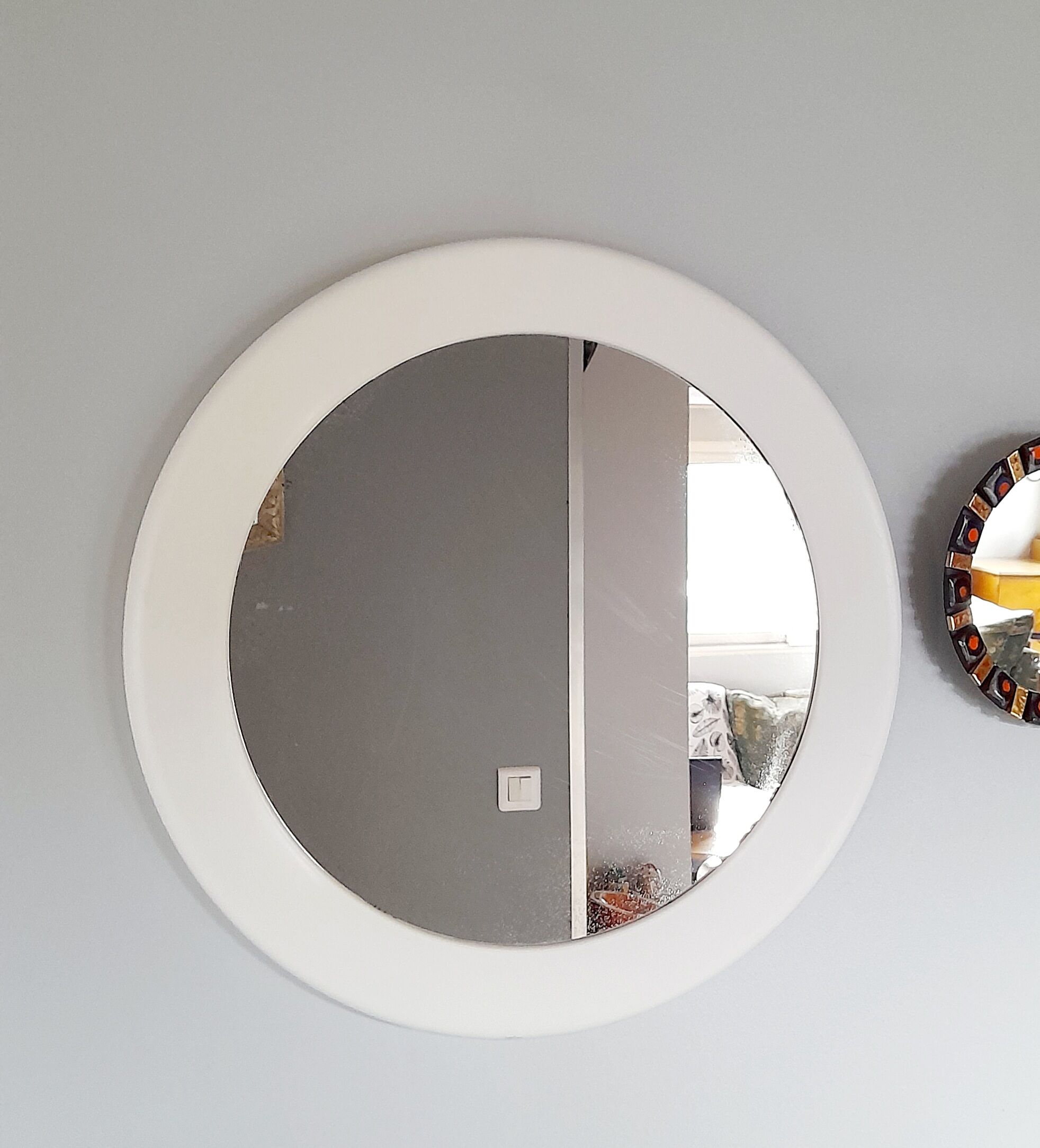 Round plastic mirror 70s