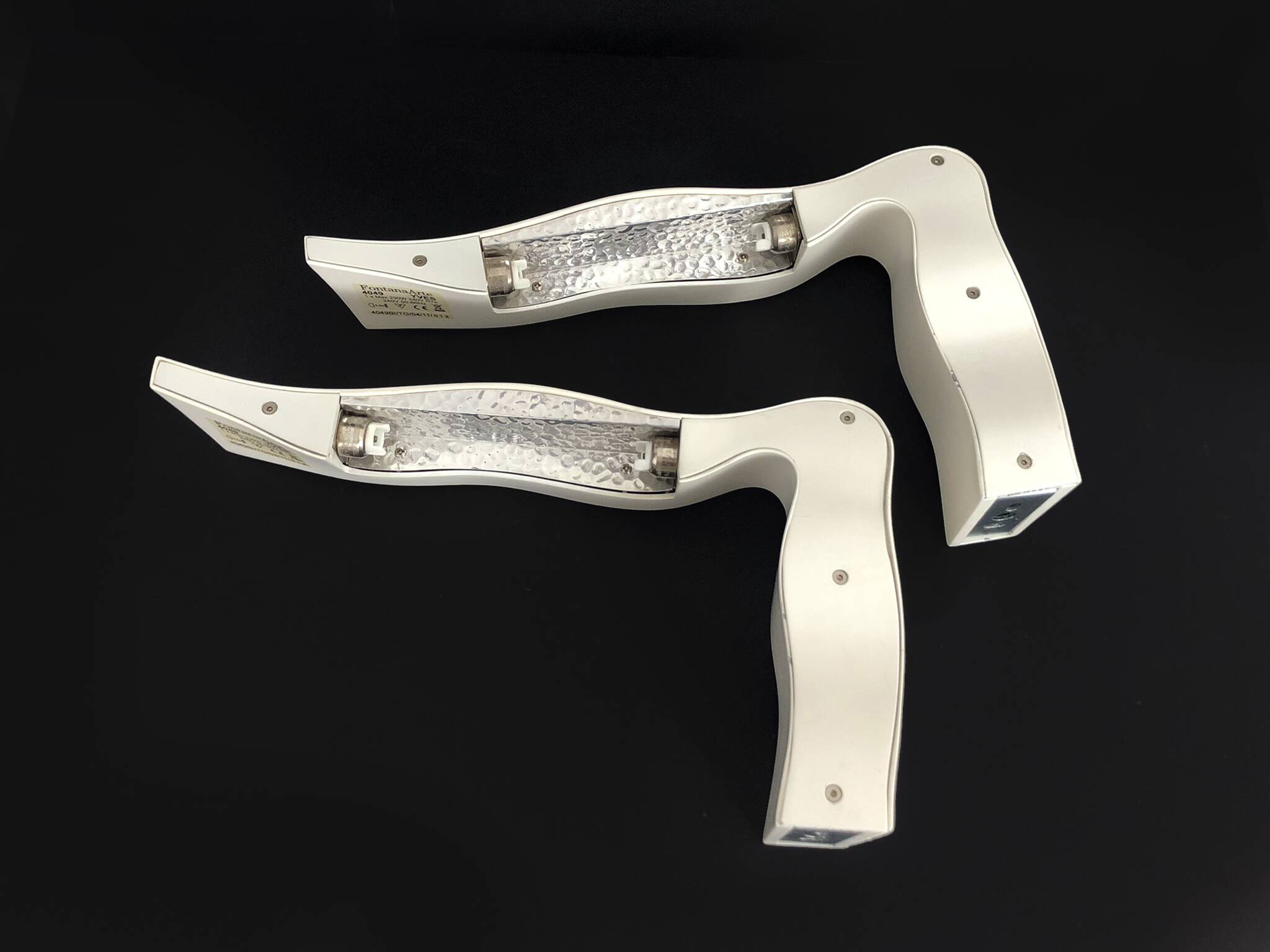 Pair of Italian wall lights Fontana Arte Yves white 2008