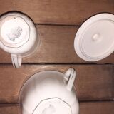 Service à café ou thé ancien blanc nacré avec un liseré argent, en demi porcelaine Badonviller