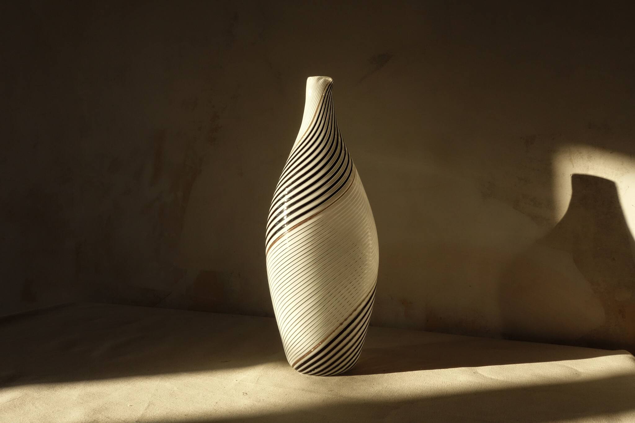 50s Dino Martens for Aureliano Toso Murano Filigrana Glass Art Vase.