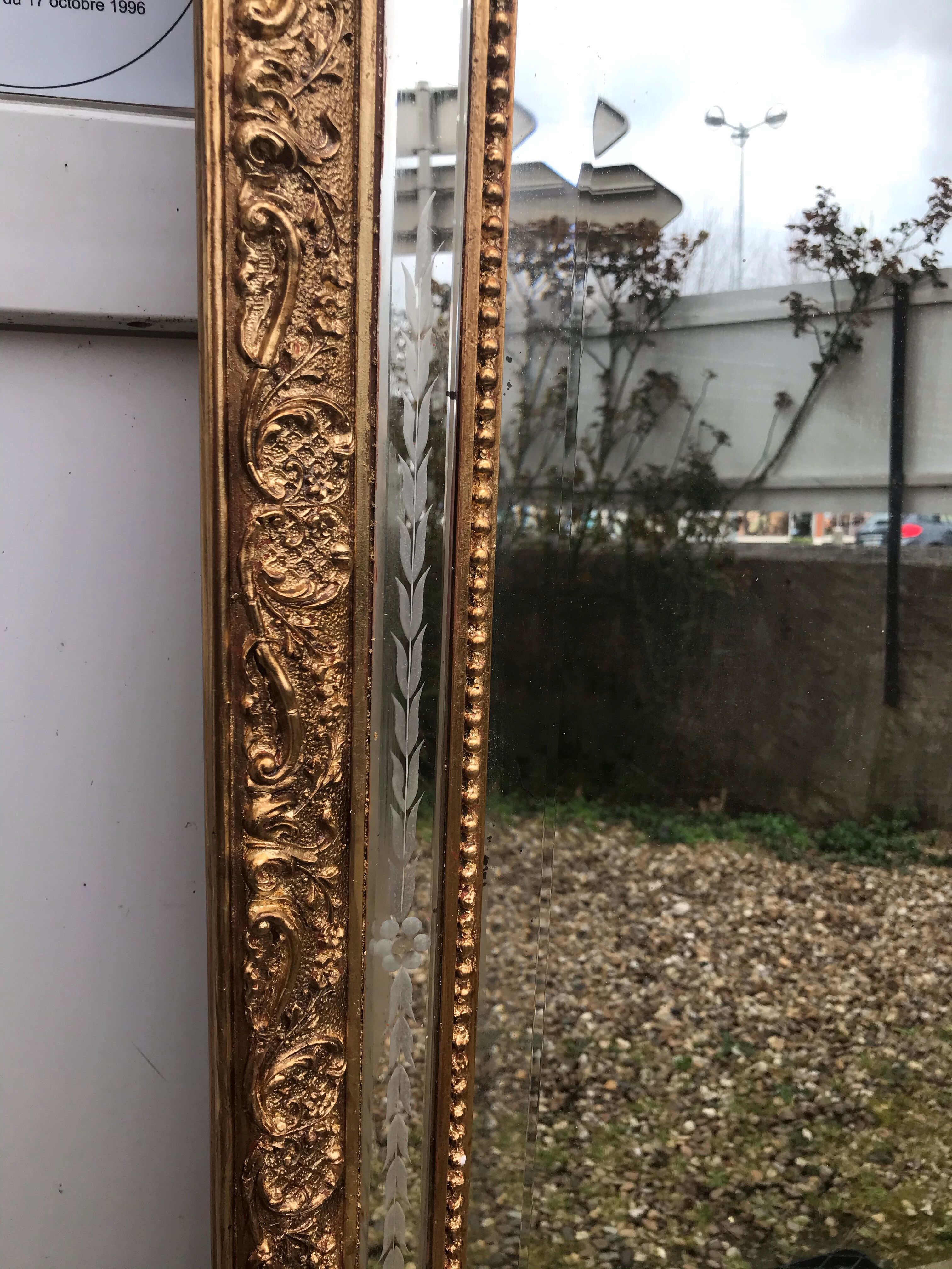 Golden mirror with pediment 134 x 77 cm