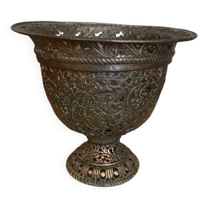 Coupe ou urne en bronze