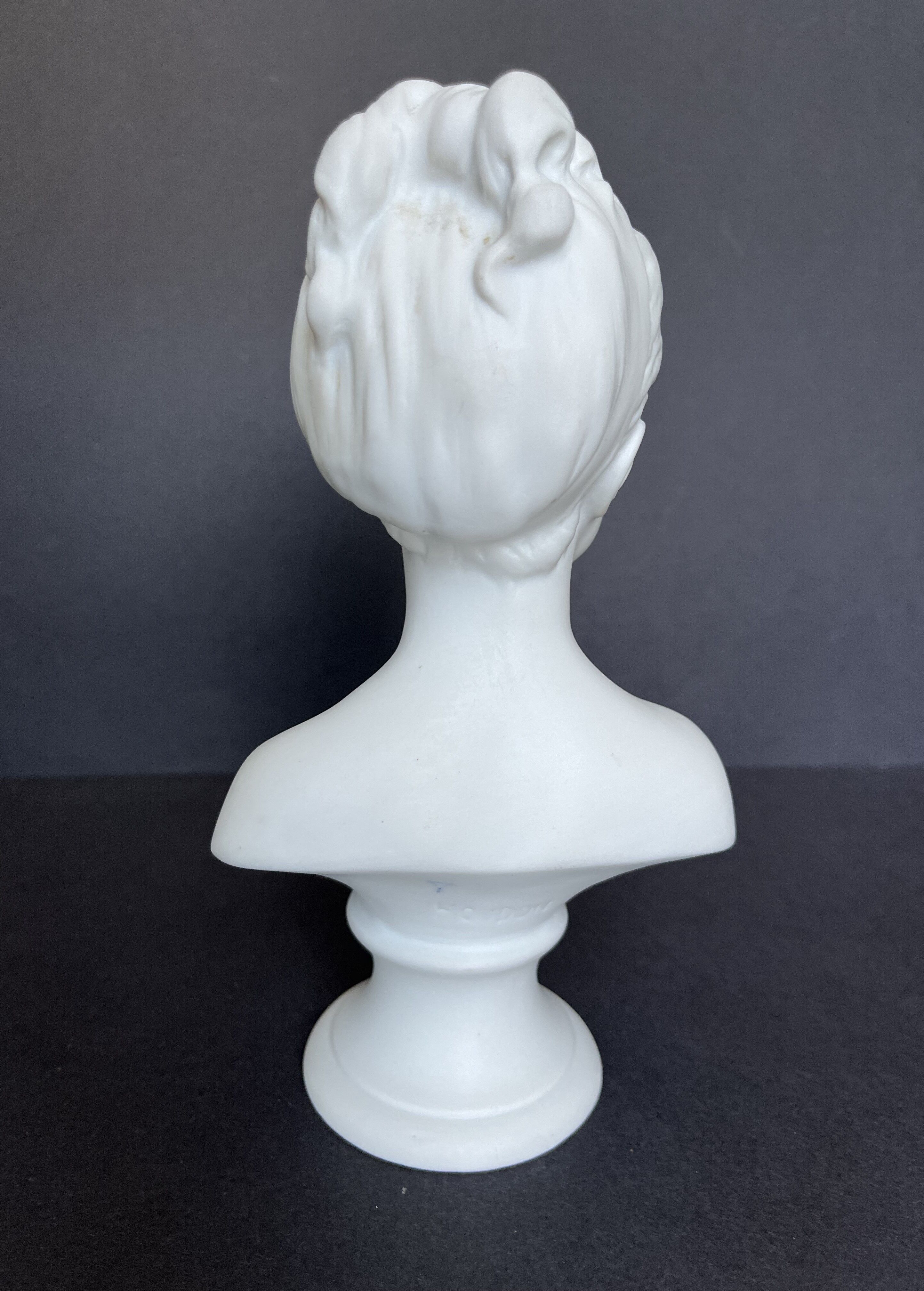Biscuit bust of Houdon