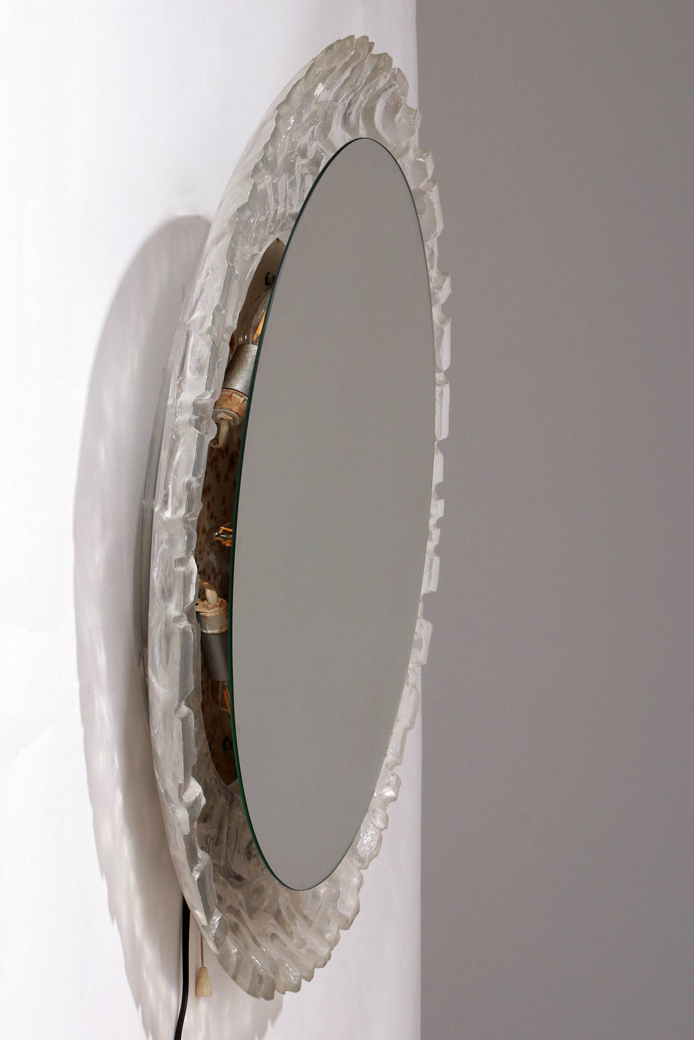 Oval Bathroom Wall Mirror with Lighting and Plexiglass Edge - Hillebrand