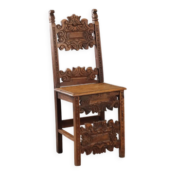 Chaise baroque ancienne en noyer sculpté, XVIIe siècle