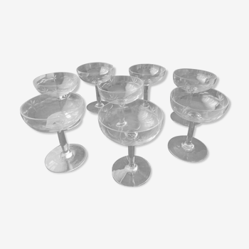 8 vintage champagne glasses Decorated with a ground frieze