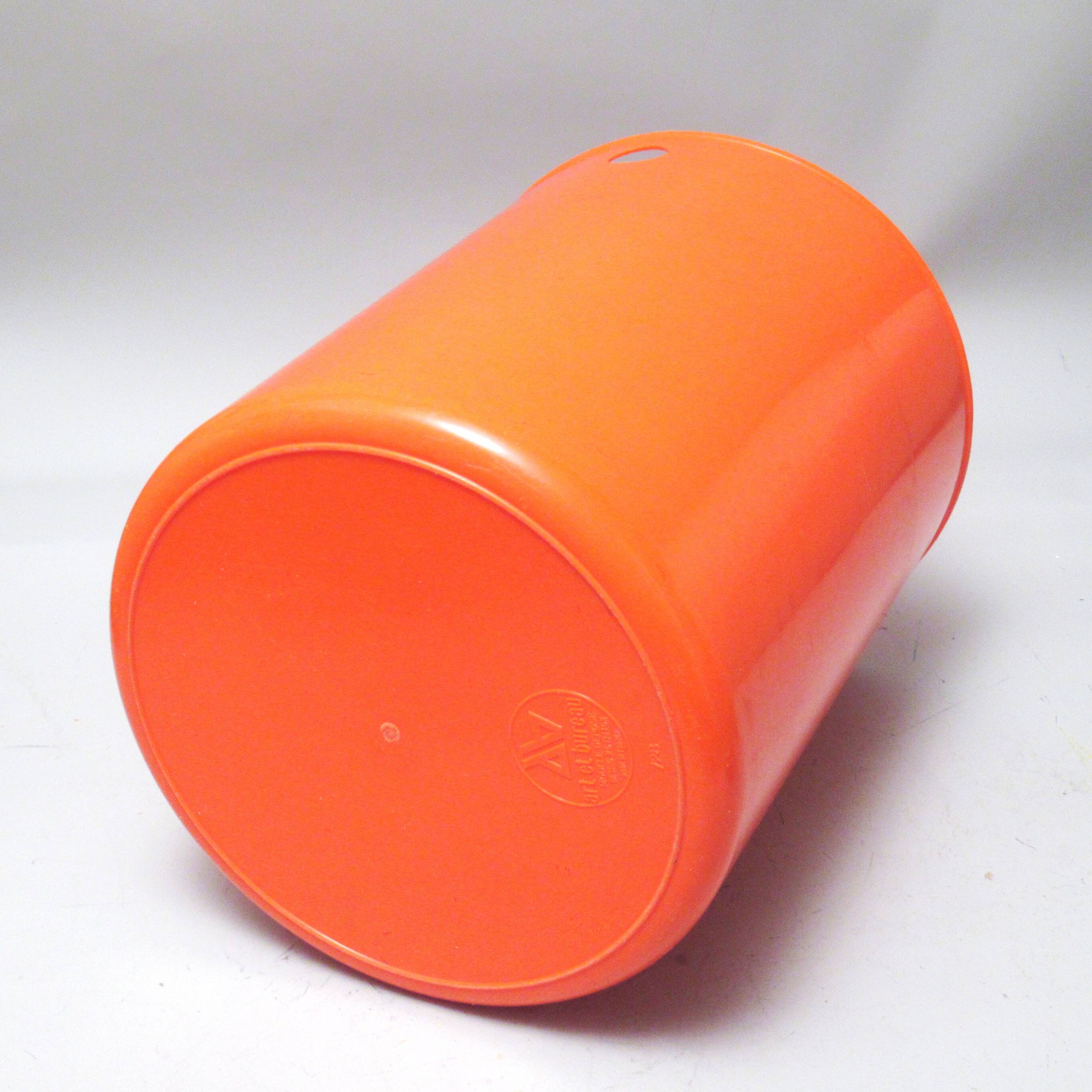 Corbeille orange Roger Tallon Art et Bureau
