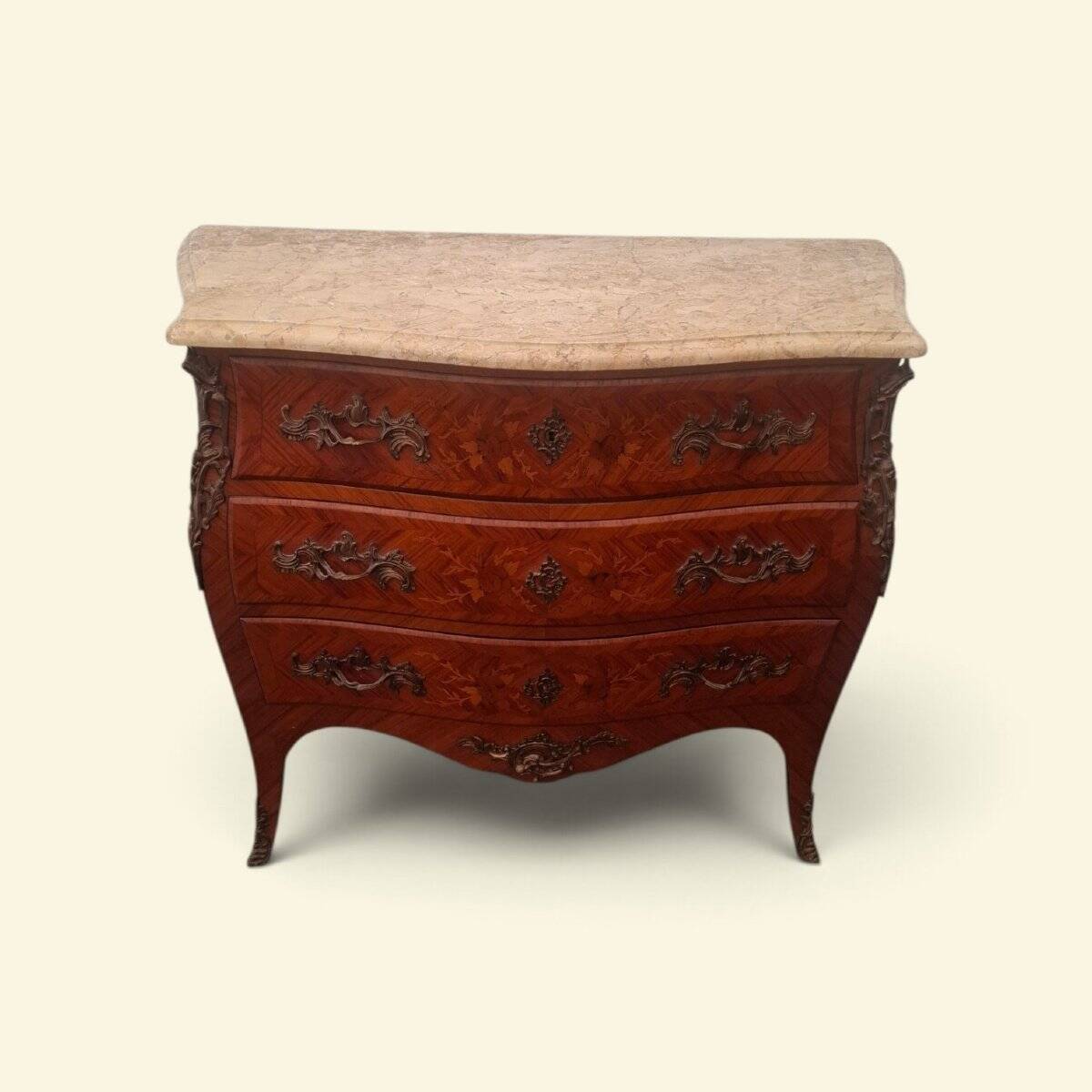 Epoque : 20ème siècle  Style  Louis XV