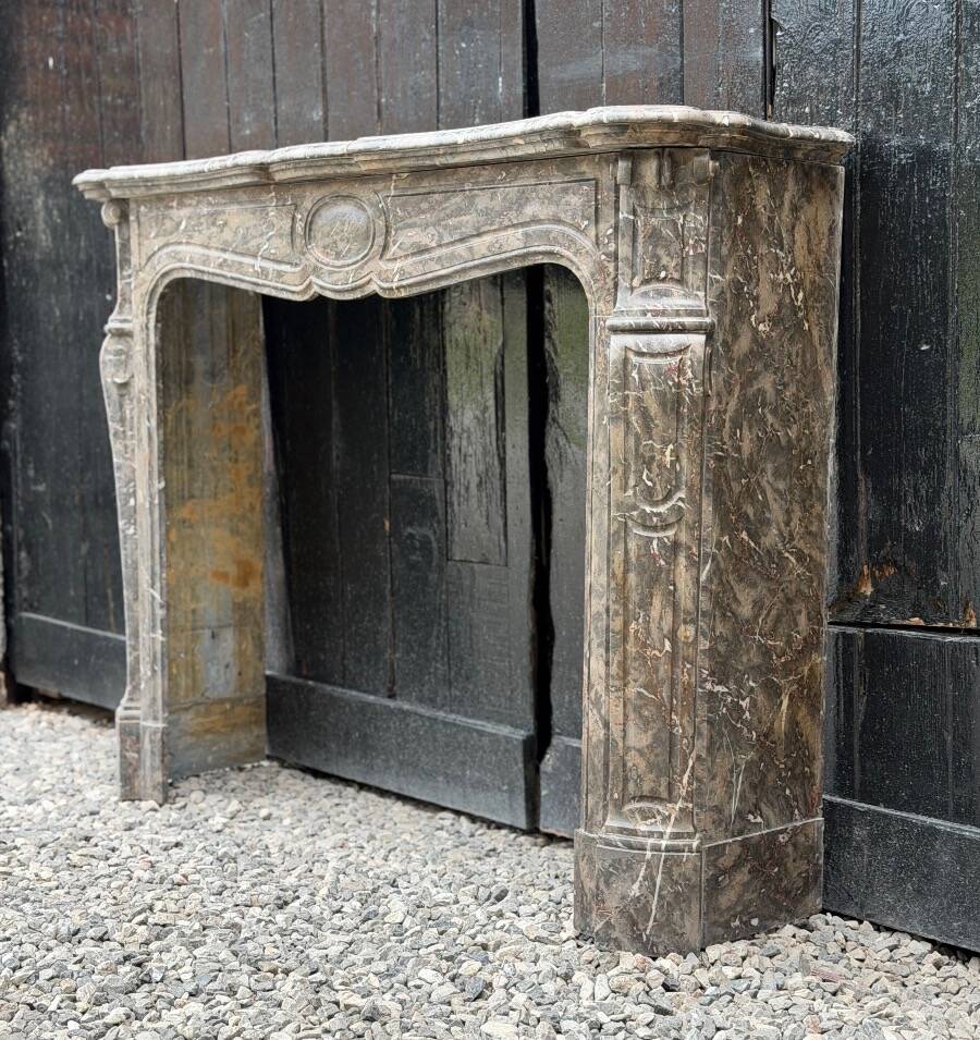 Cheminee de style Louis XV en marbre Stinkal vers 1880