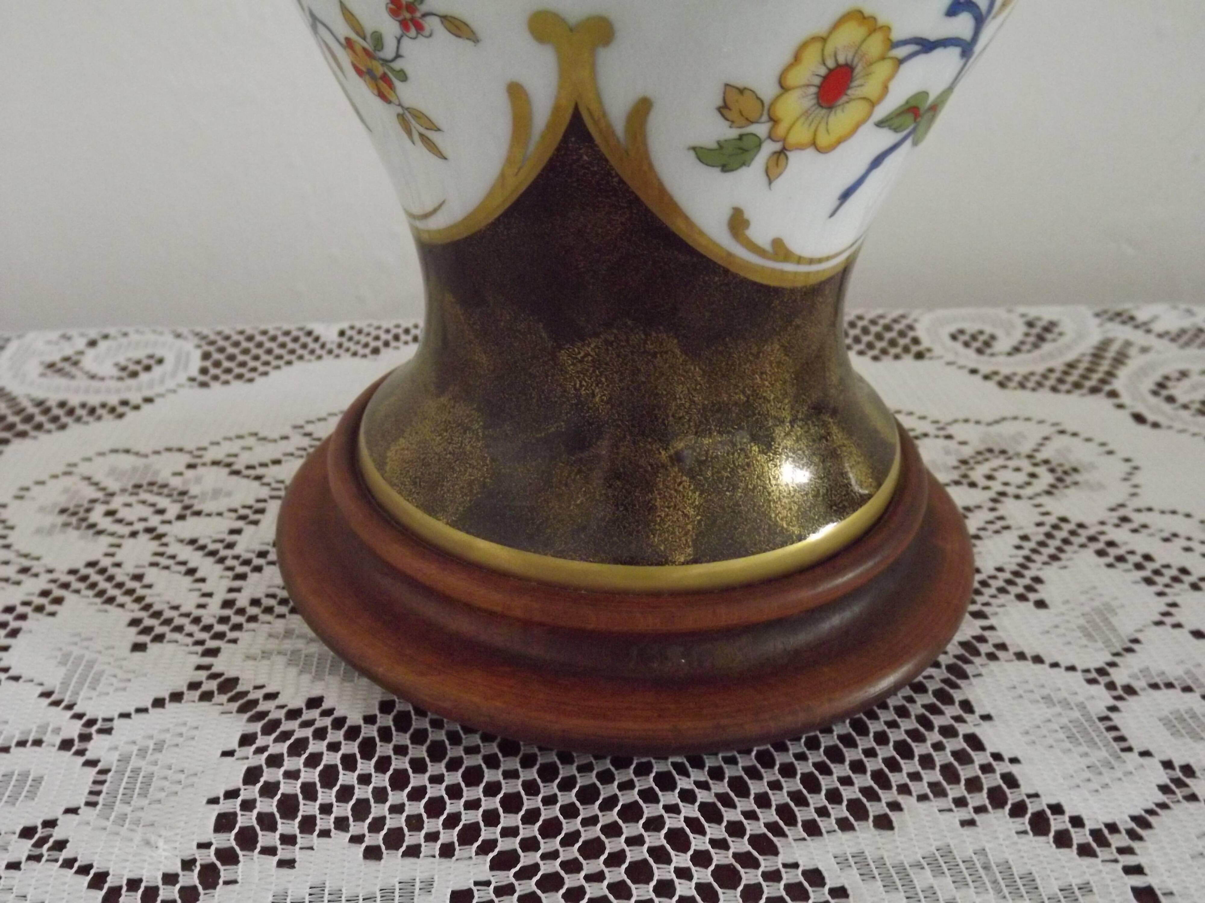French Limoges Hergé table lamp base with gold highlights and floral decoration.