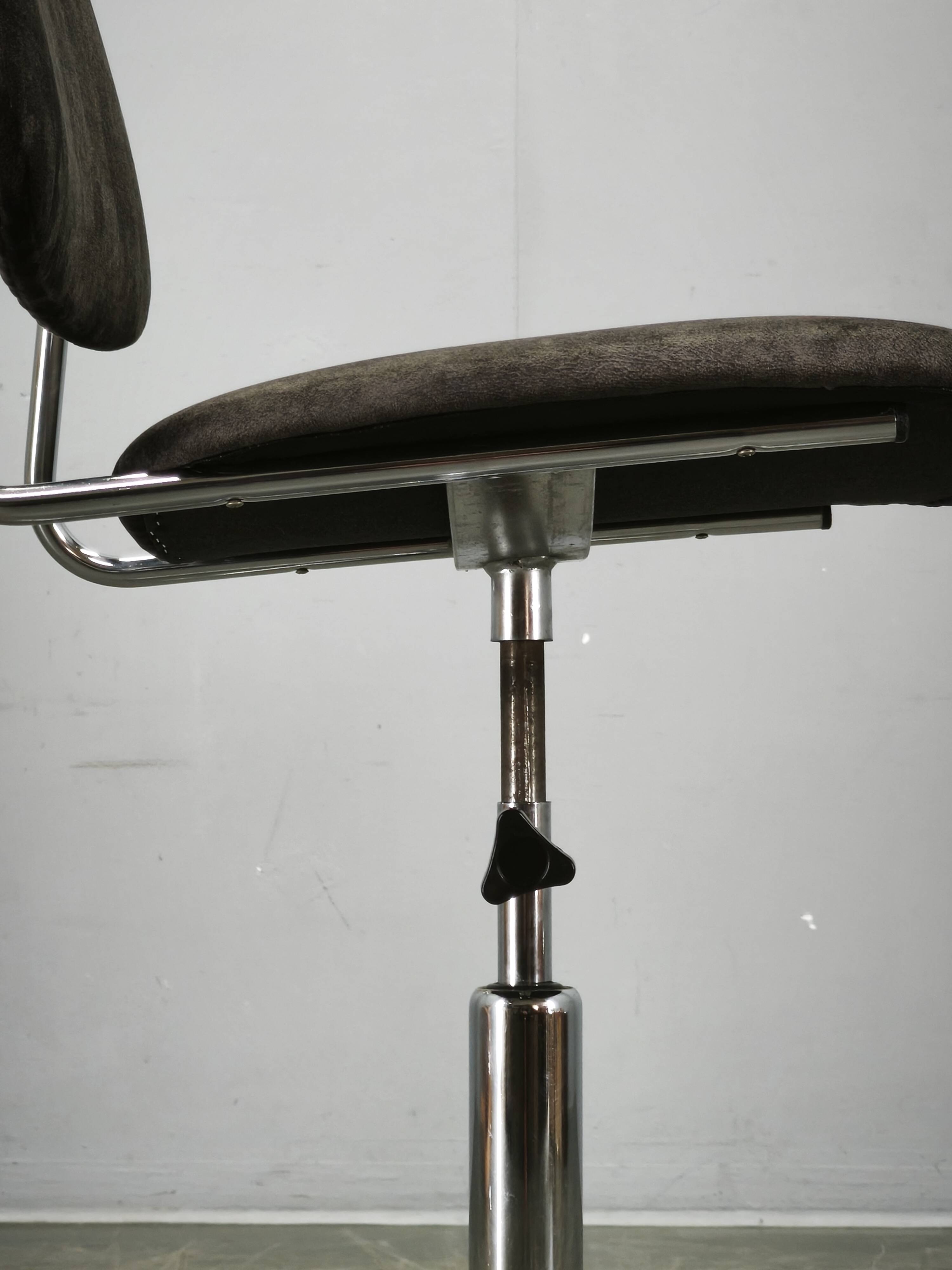 Italian Swivel Office Chair with Chrome Base, 1970s