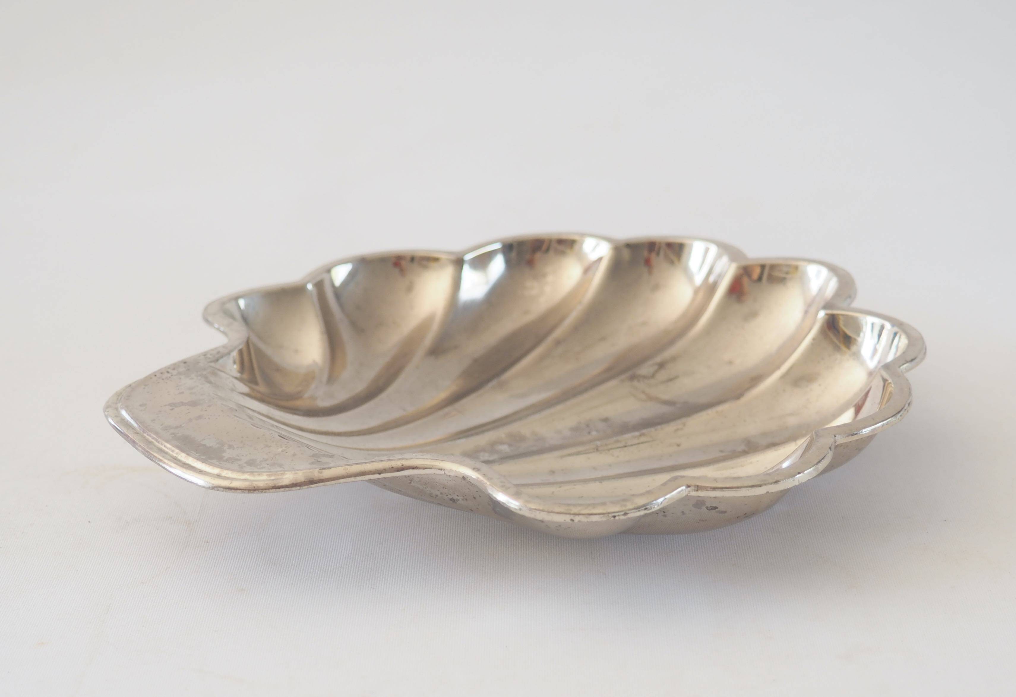 Silver-plated scallop ramekin