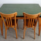 Table bois lino vert années 60