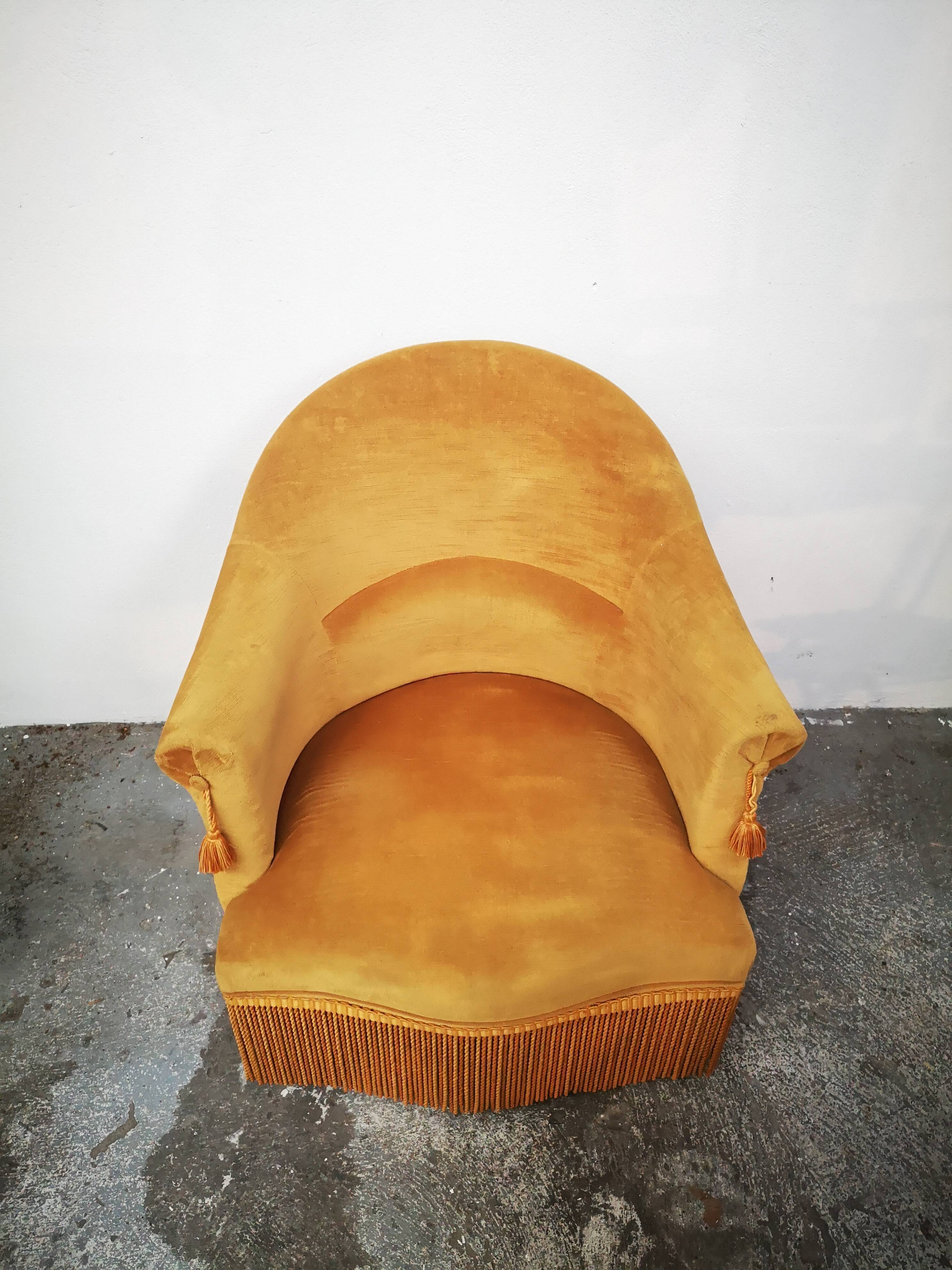 Old yellow toad chair
