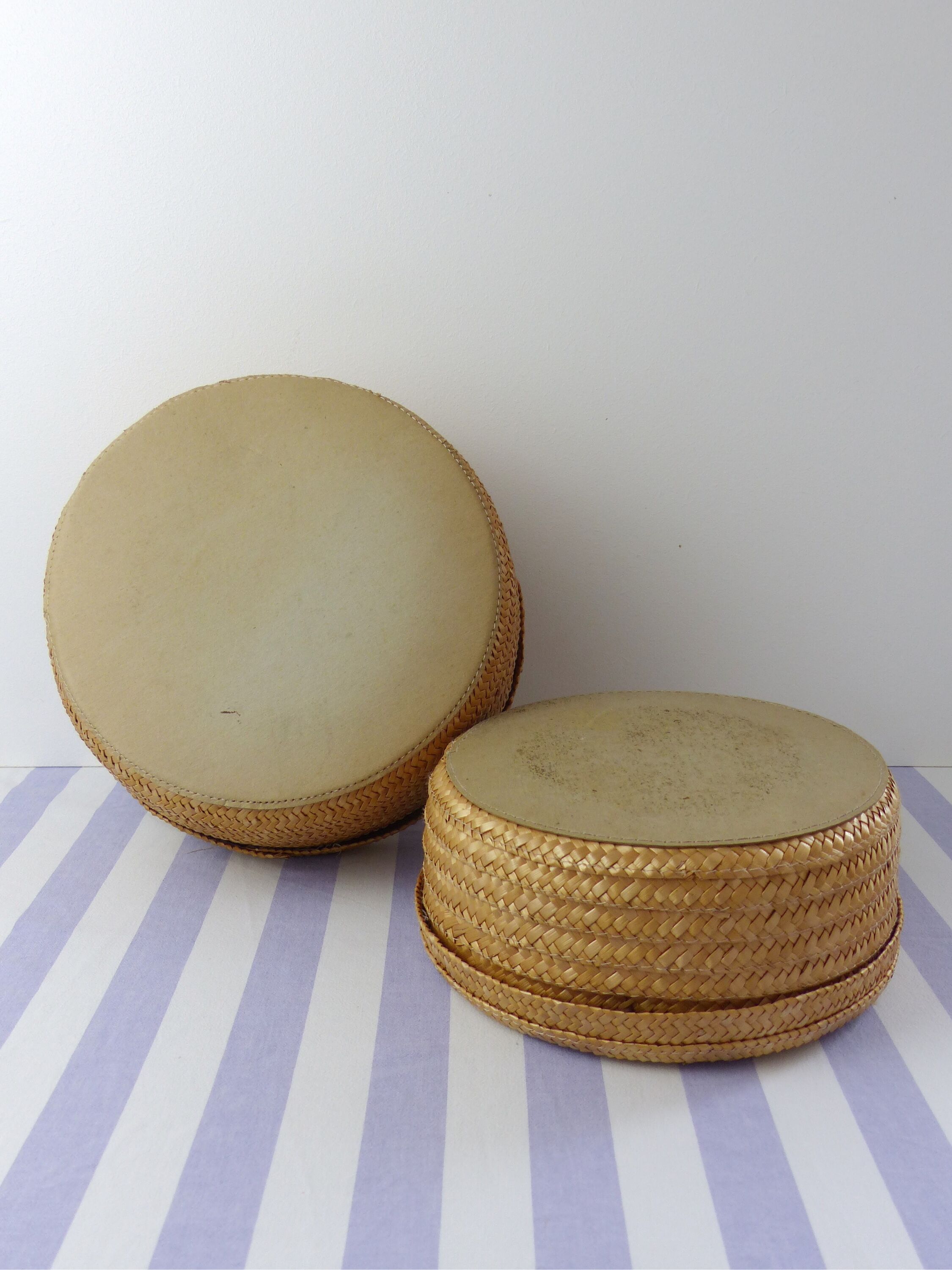 Set of 2 raffia baskets