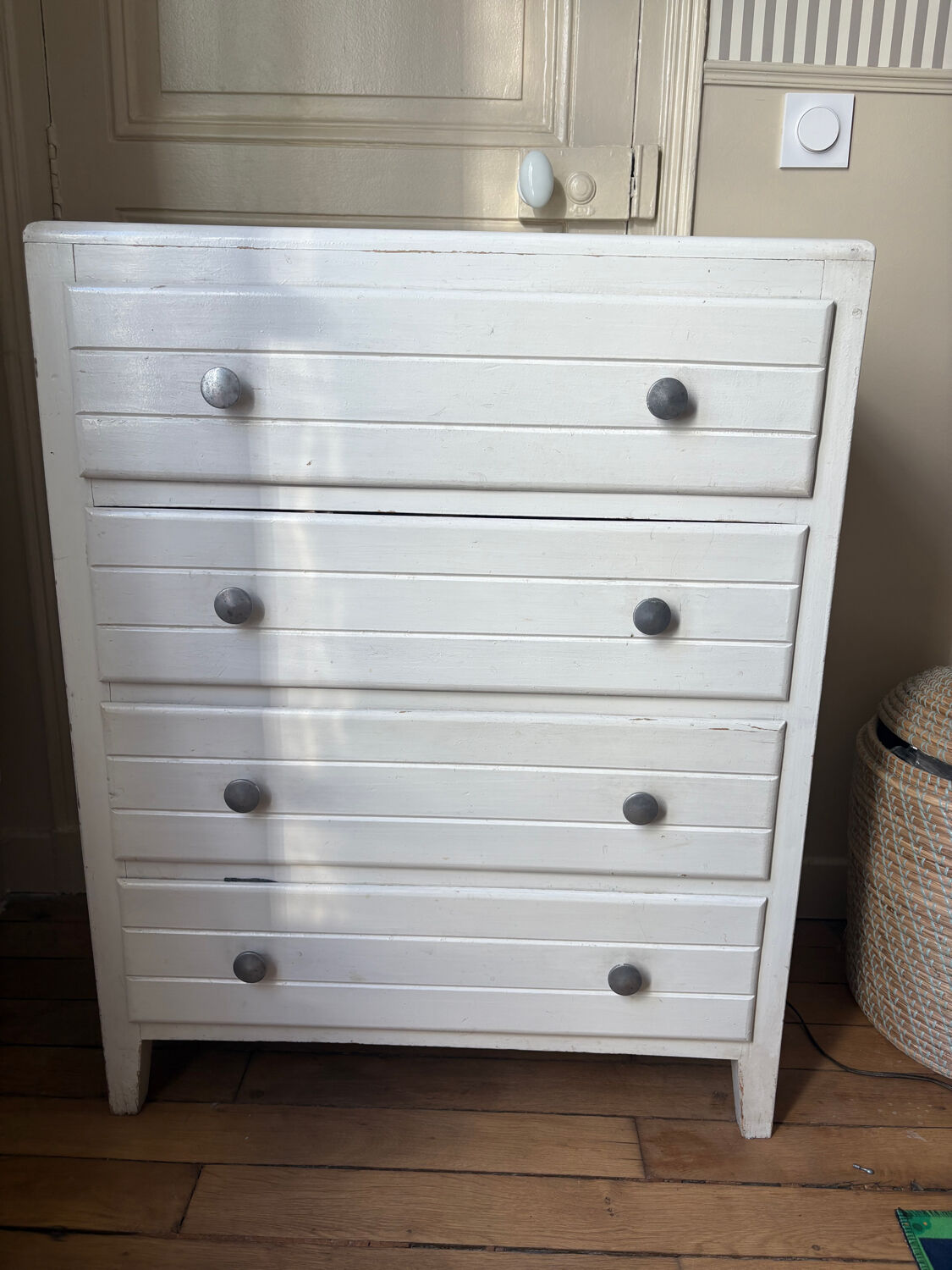 Chest of drawers