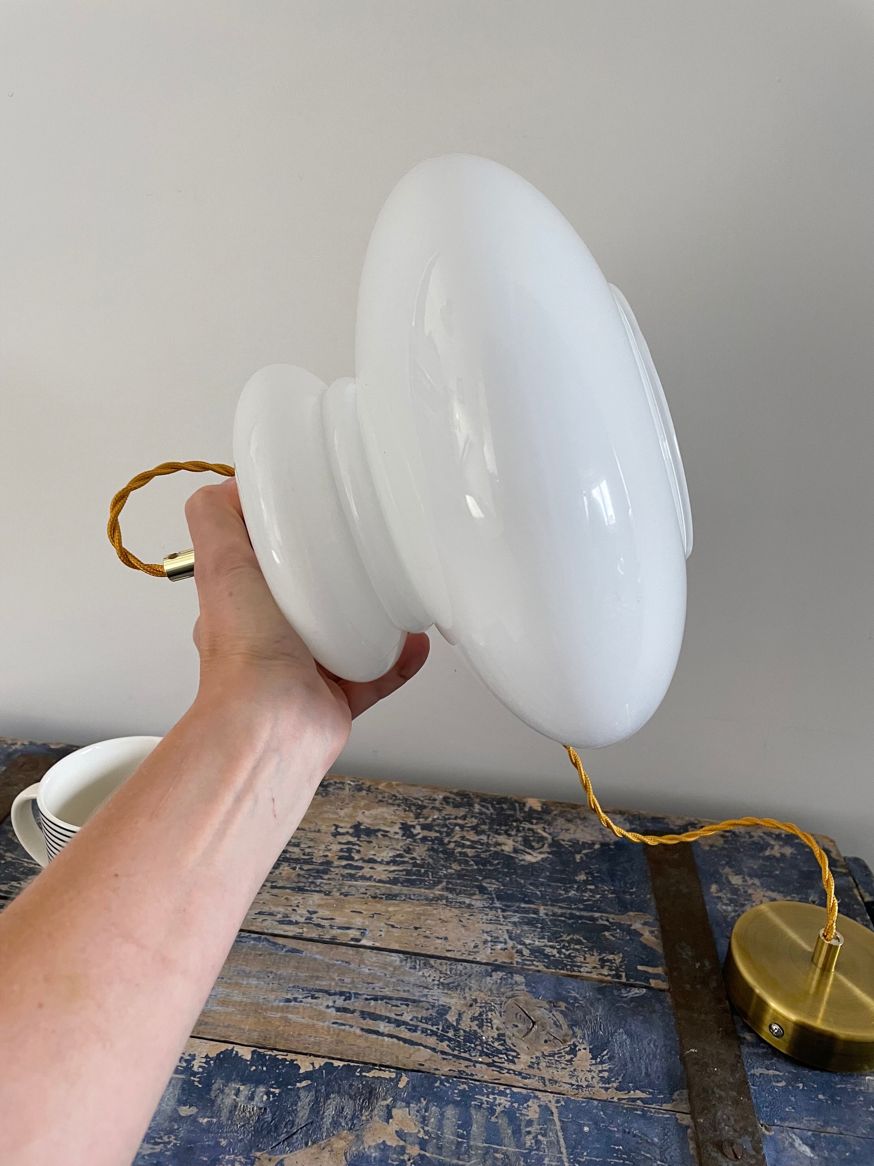 Suspension vintage en opaline blanche