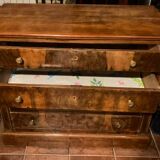 Commode malouine ancienne en ronce de noyer