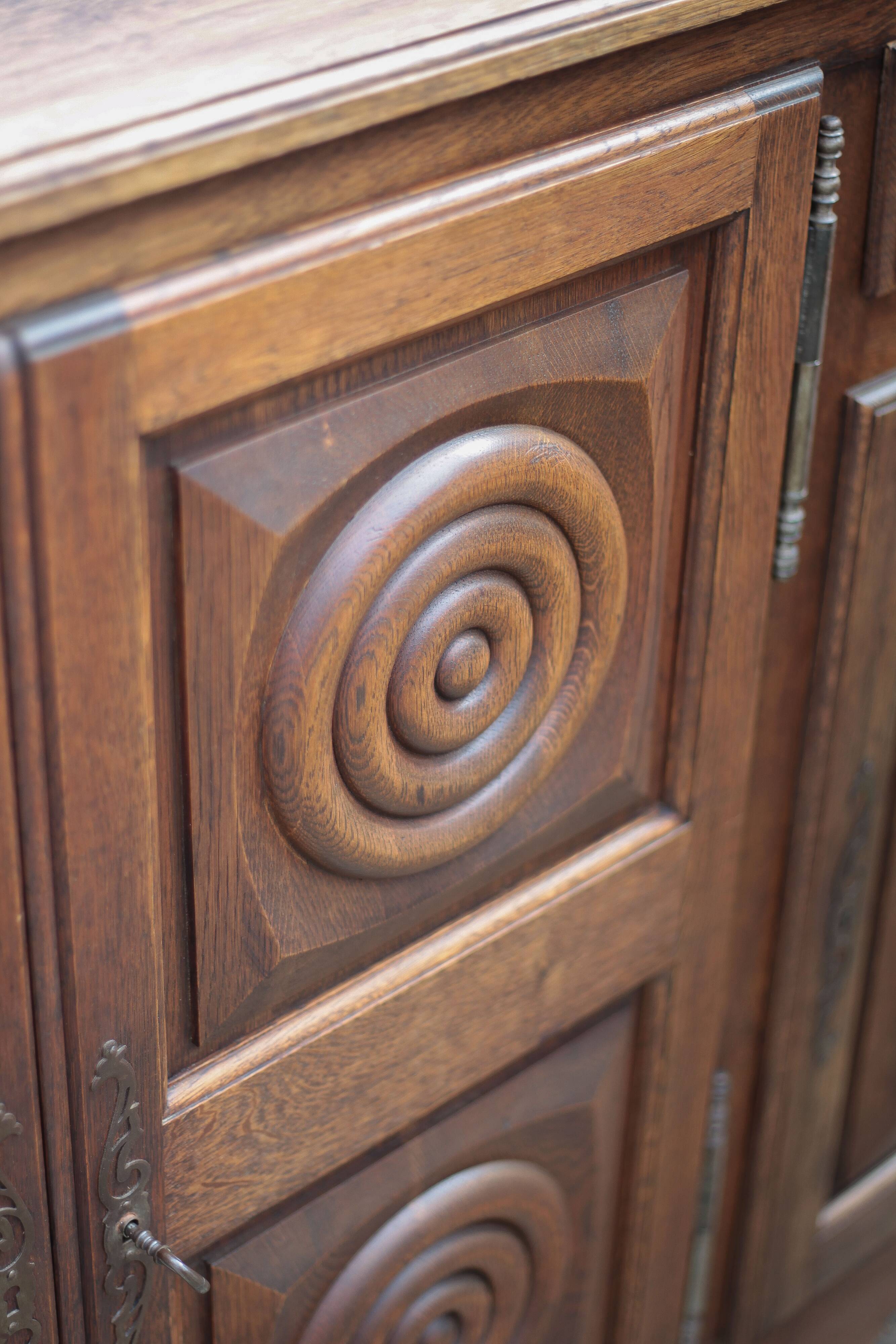Sideboard or buffet in the Dudouyt style, made of solid oak wood.