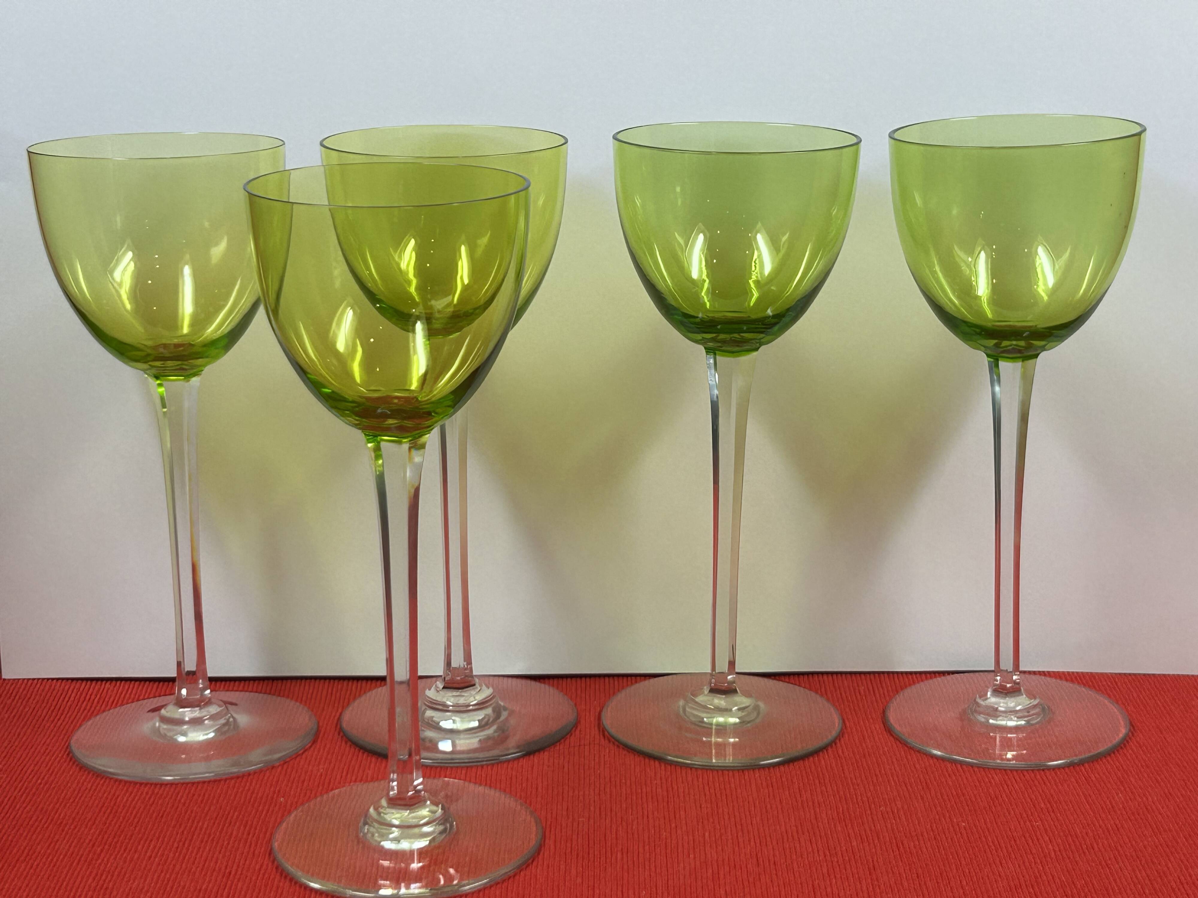 Baccarat - "perfection" model - 5 signed green crystal wine glasses