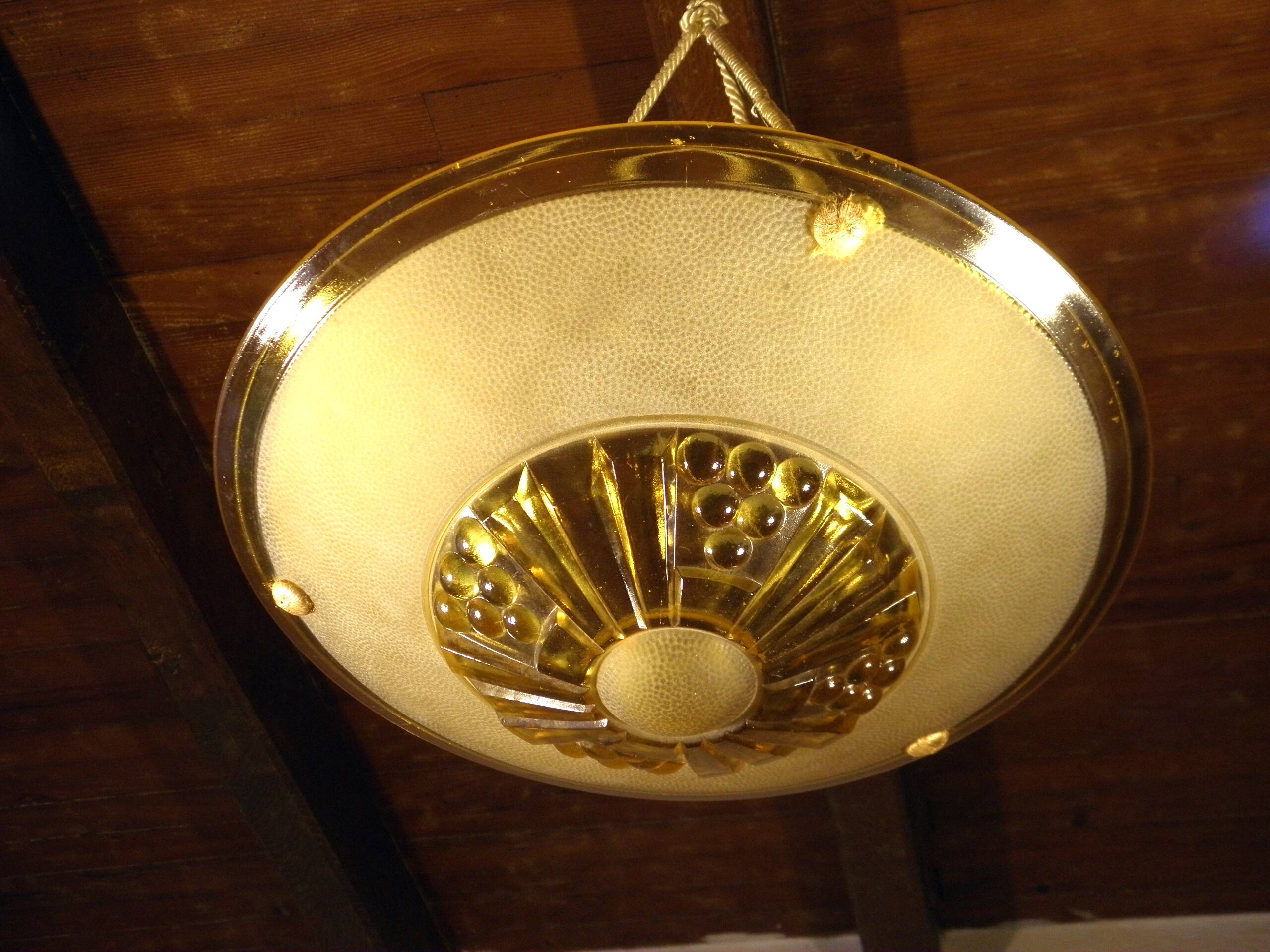 Art Deco basin suspension