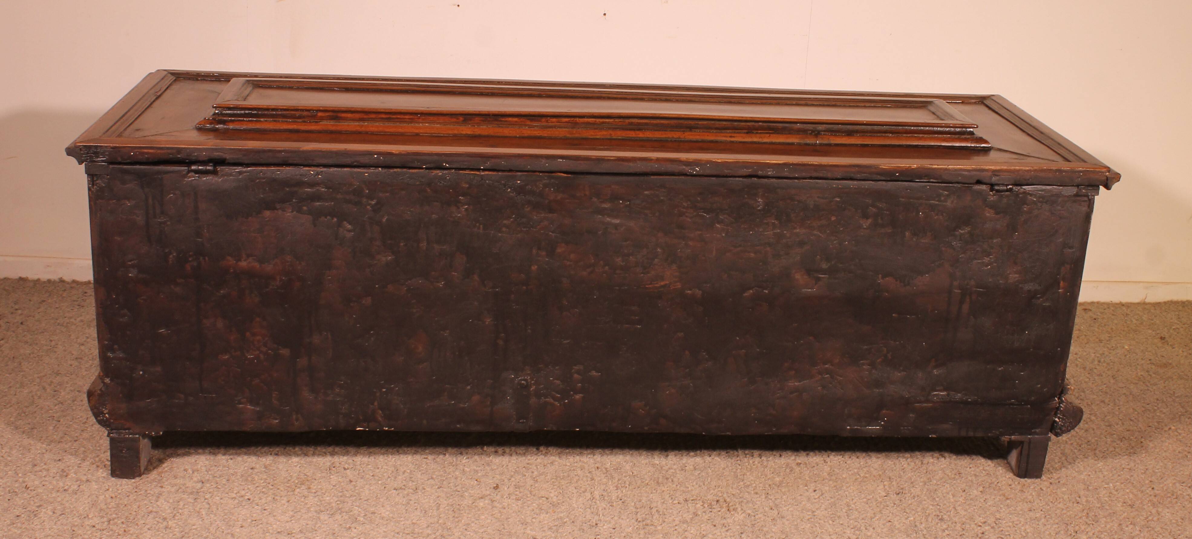 Italian Renaissance Cassone or Wedding Chest in Walnut - 16th Century